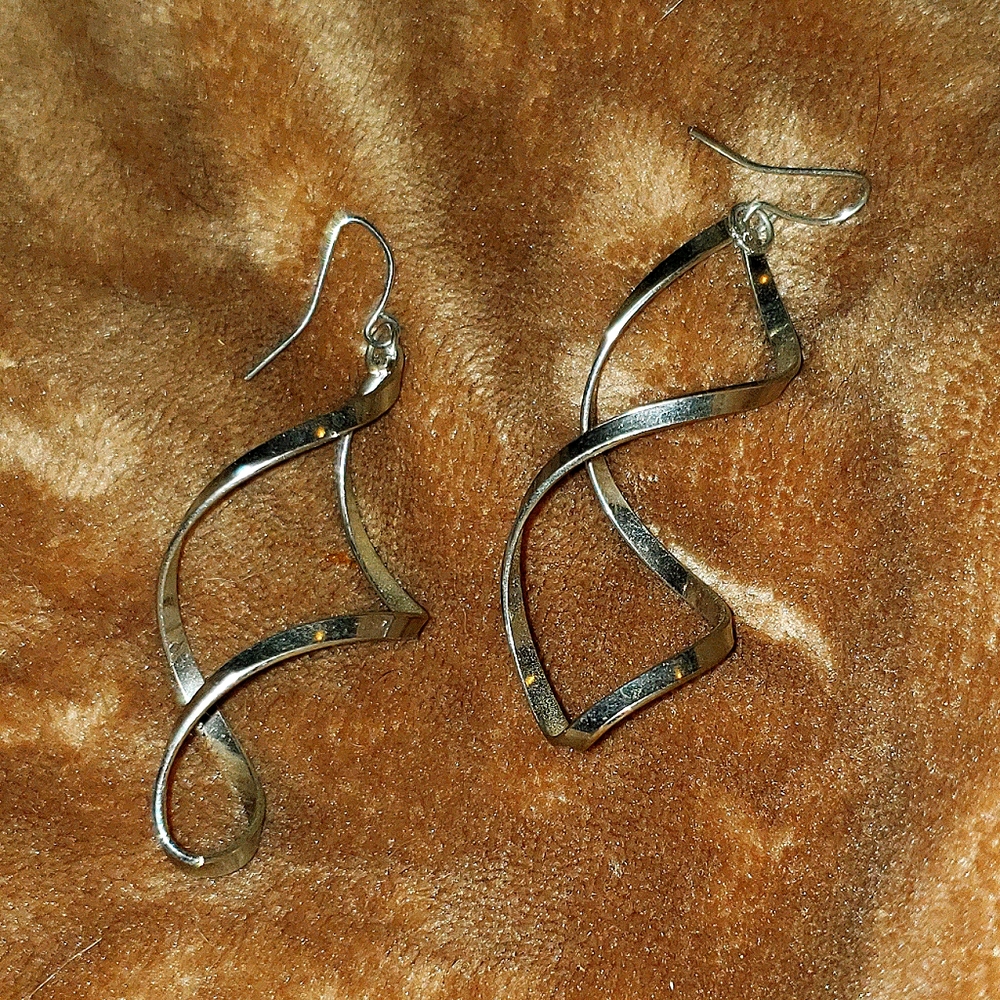 Dangle earrings
